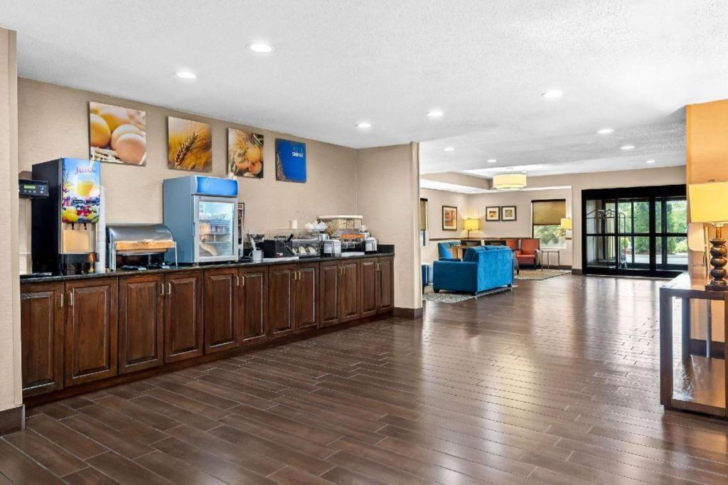 Comfort Inn Clinton Экстерьер фото