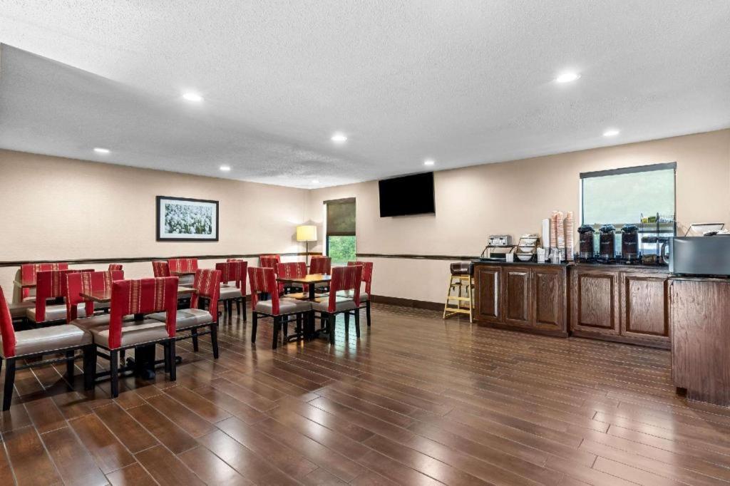Comfort Inn Clinton Экстерьер фото