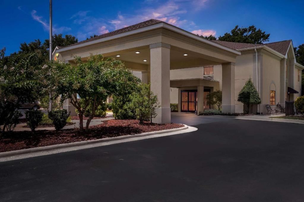 Comfort Inn Clinton Экстерьер фото